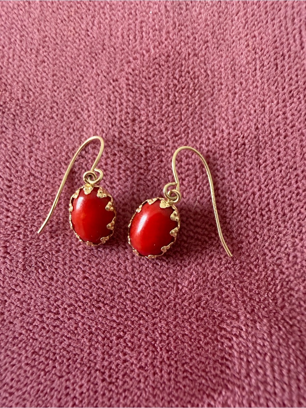 Vintage 14K (585) Gold & Red Coral Cabochon Crown Earrings
